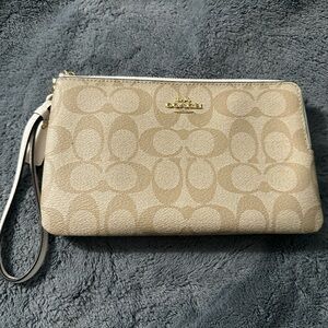 Coach Tan Wristlet - excellent condition